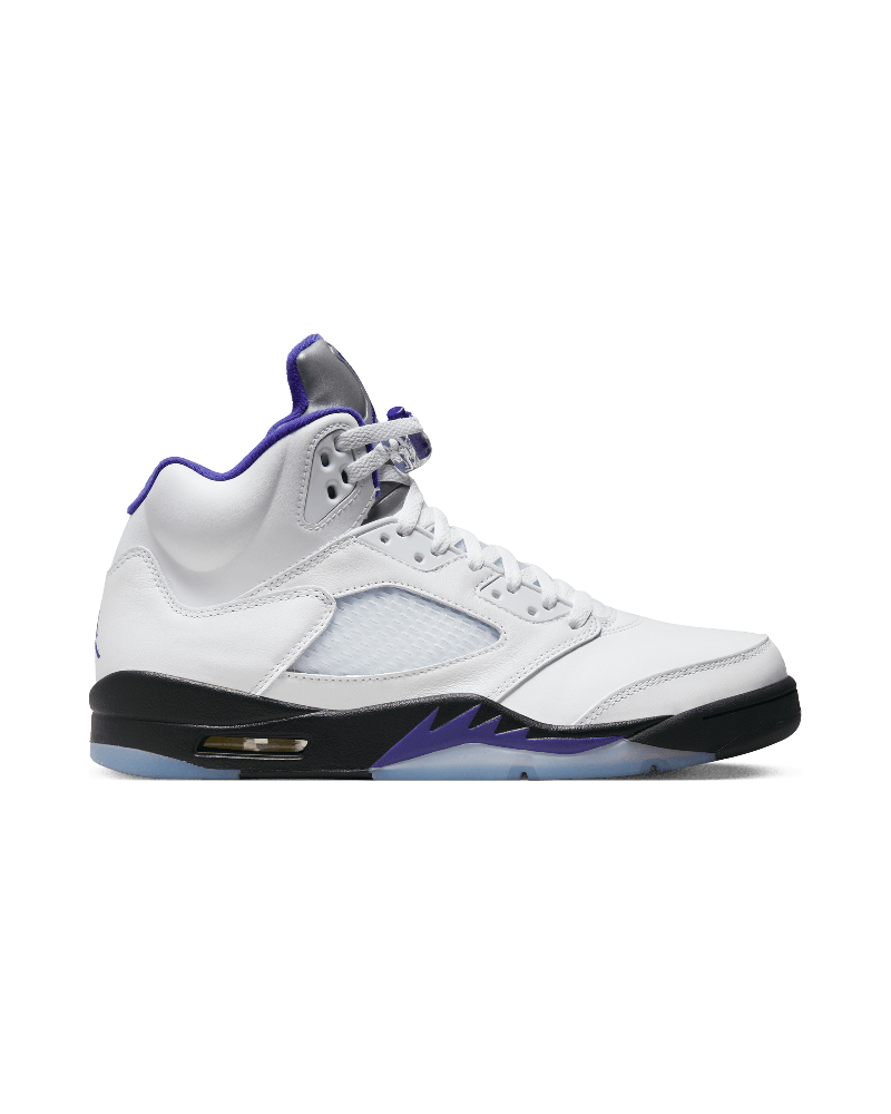 Air Jordan 5 Retro 'Concord' på hvit bakgrunn, peker mot høyre