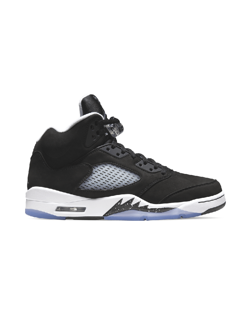 Air Jordan 5 Retro 'Oreo' 2021 på hvit bakgrunn, peker mot høyre