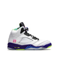 Jordan 5 Retro Alternate Bel-Air på hvit bakgrunn, peker mot høyre