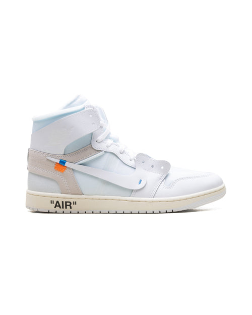 Jordan 1 Retro High Off-White Alaska på hvit bakgrunn, peker mot høyre