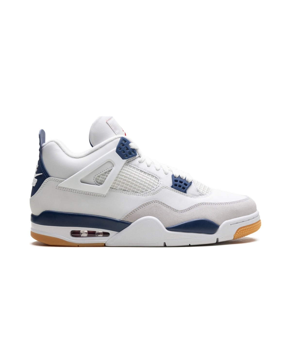 Jordan 4 Retro SB Navy på hvit bakgrunn, peker mot høyre