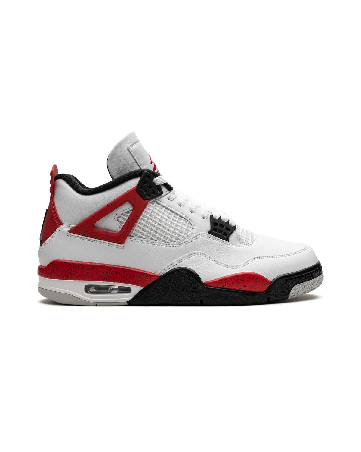 Jordan 4 Retro Red Cement på hvit bakgrunn, peker mot høyre