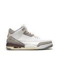 Jordan 3 Retro SP A Ma Maniére (Women's) på hvit bakgrunn, peker mot høyre