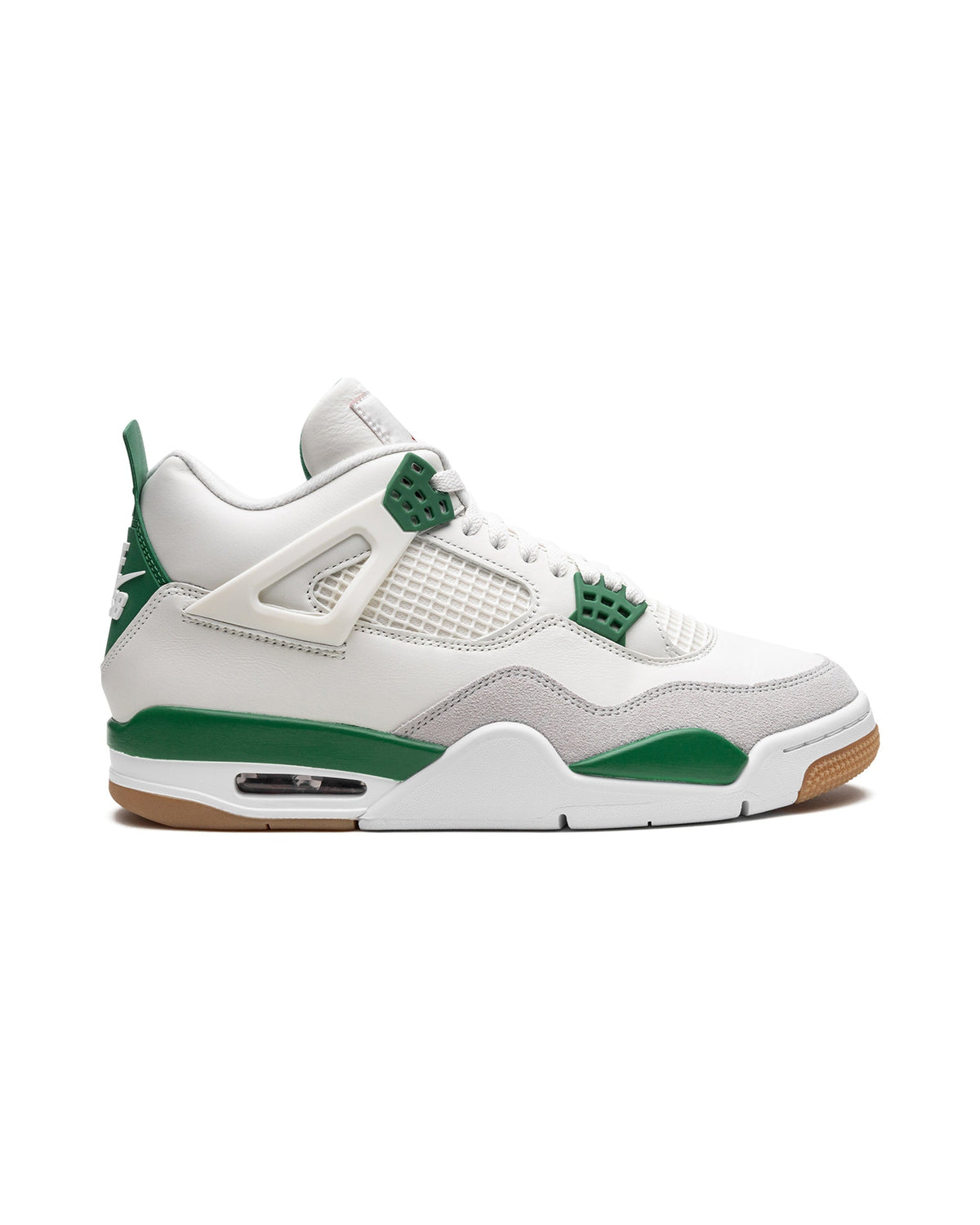 Jordan 4 Retro SB Pine Green på hvit bakgrunn, peker mot høyre