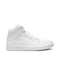 Jordan 1 Mid Triple White på hvit bakgrunn, peker mot høyre